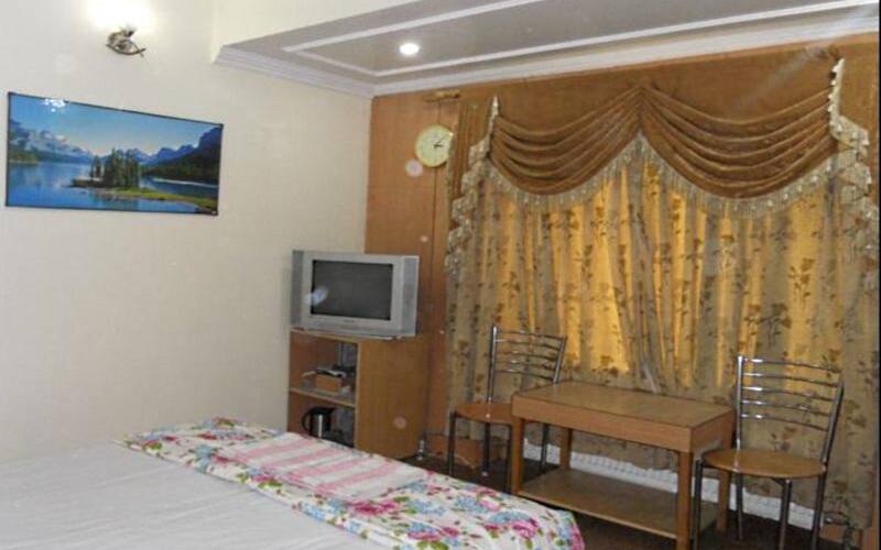 Krimzon Manor Hotel, Srinagar 5